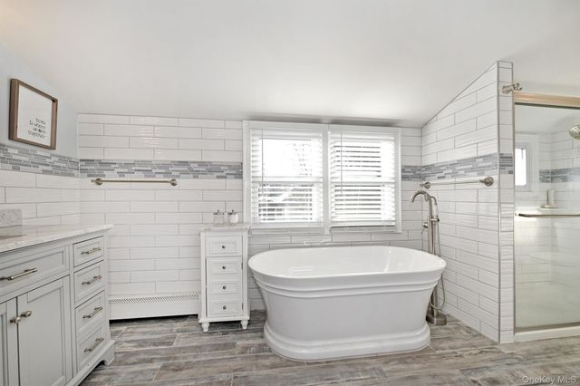 12 Darling Avenue, Smithtown, NY 11787