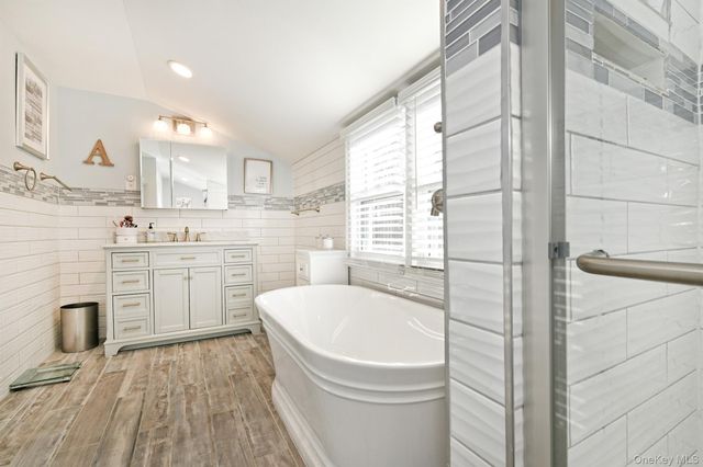 12 Darling Avenue, Smithtown, NY 11787