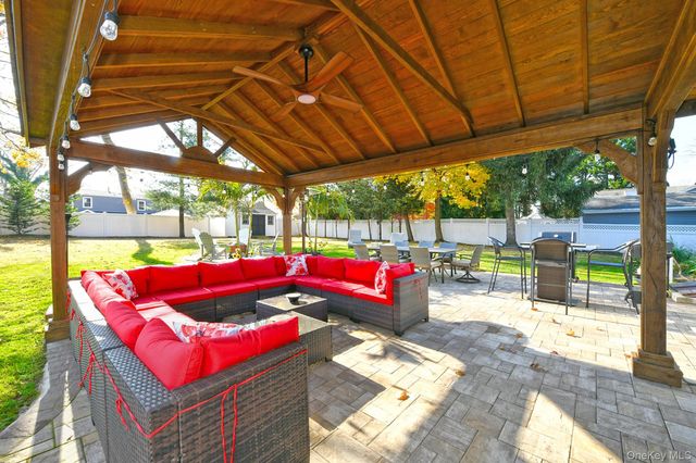 12 Darling Avenue, Smithtown, NY 11787