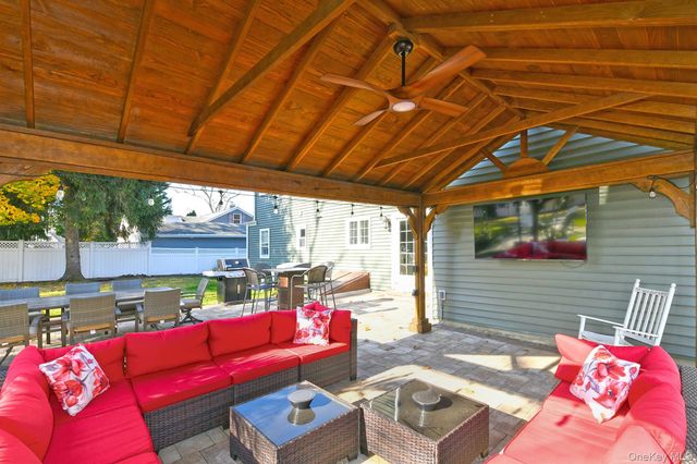 12 Darling Avenue, Smithtown, NY 11787