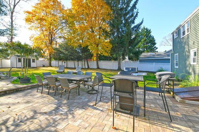 12 Darling Avenue, Smithtown, NY 11787