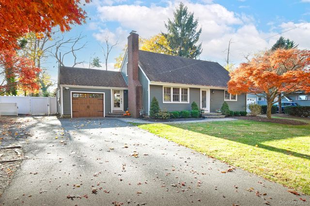 12 Darling Avenue, Smithtown, NY 11787