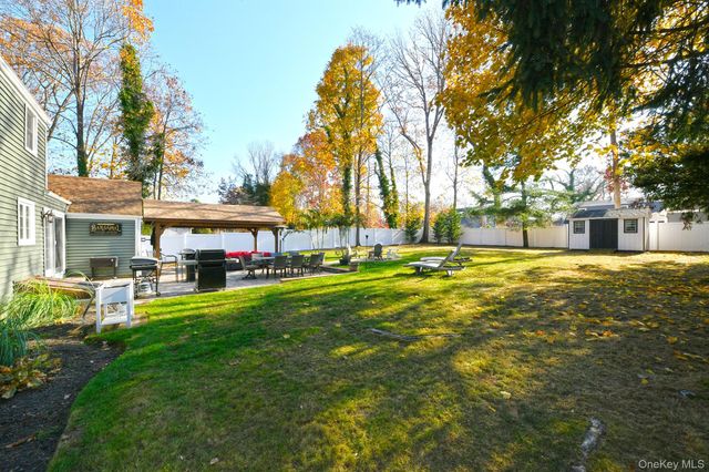 12 Darling Avenue, Smithtown, NY 11787