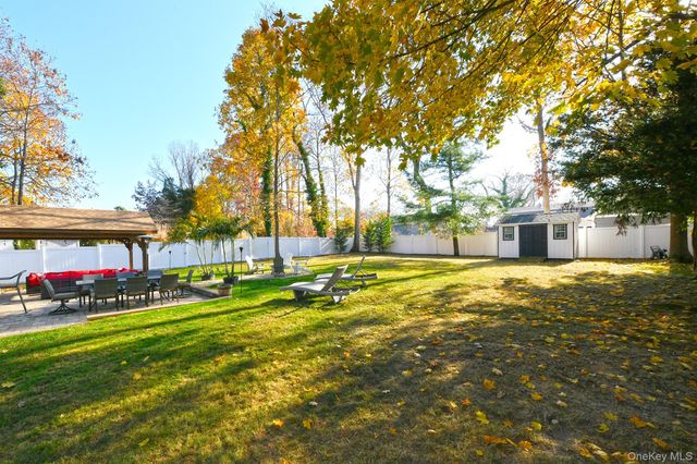 12 Darling Avenue, Smithtown, NY 11787