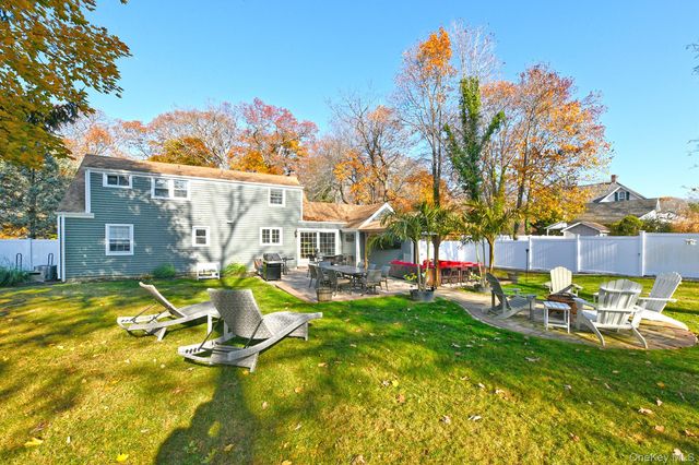 12 Darling Avenue, Smithtown, NY 11787