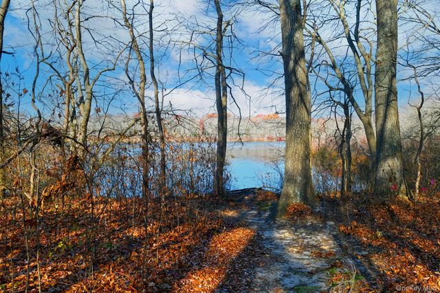 12 Darling Avenue, Smithtown, NY 11787