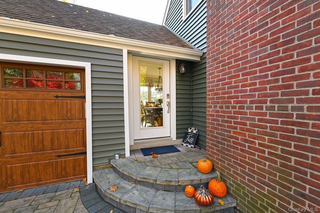 12 Darling Avenue, Smithtown, NY 11787