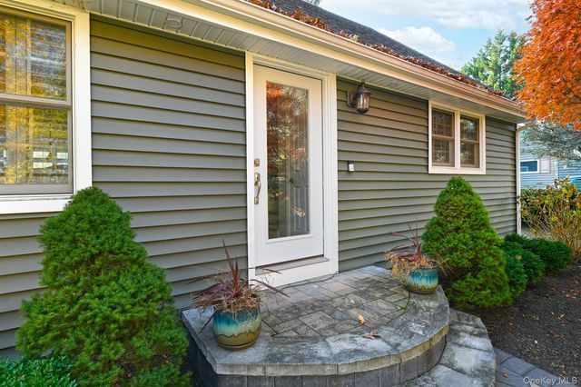 12 Darling Avenue, Smithtown, NY 11787