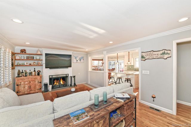 12 Darling Avenue, Smithtown, NY 11787