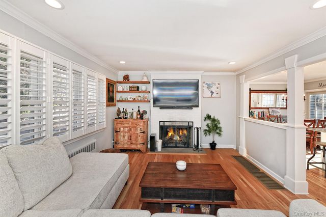 12 Darling Avenue, Smithtown, NY 11787