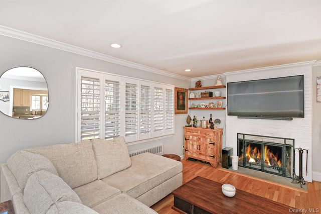 12 Darling Avenue, Smithtown, NY 11787