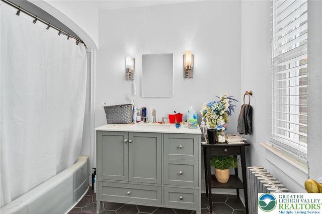 10 South Broad Street, Bangor Boro, PA 18013