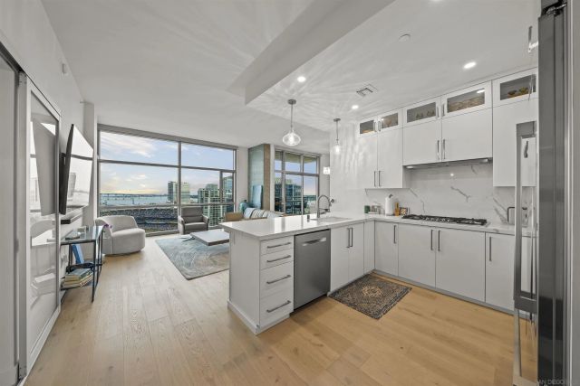 800 The Mark 2306, San Diego, CA 92101