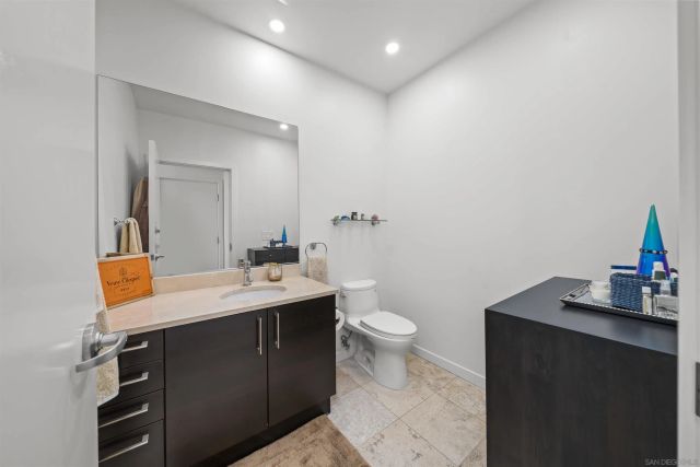 800 The Mark 2306, San Diego, CA 92101