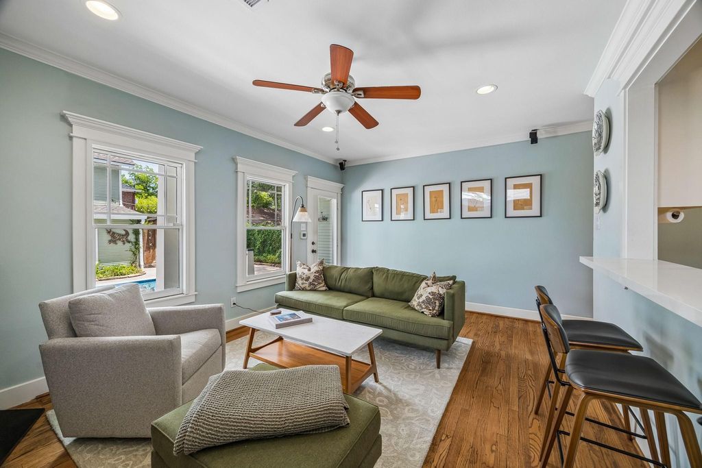 Image 13 of property listing at 1510 Columbia Street, Houston, TX 77008