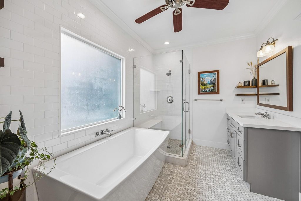 Image 18 of property listing at 1510 Columbia Street, Houston, TX 77008