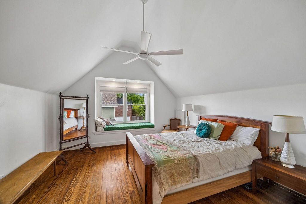 Image 23 of property listing at 1510 Columbia Street, Houston, TX 77008