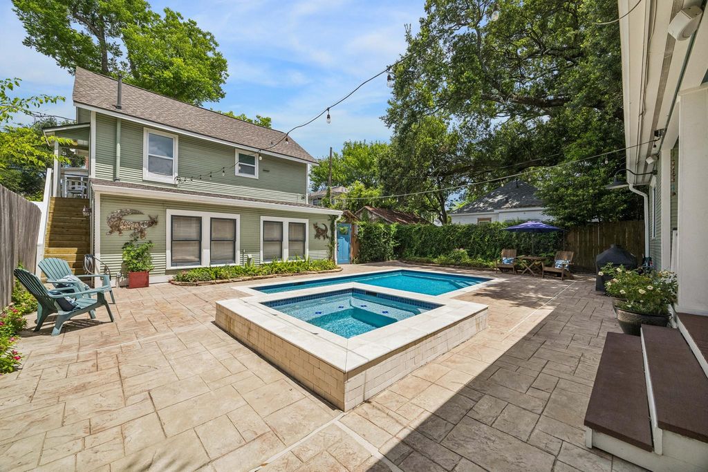Image 25 of property listing at 1510 Columbia Street, Houston, TX 77008