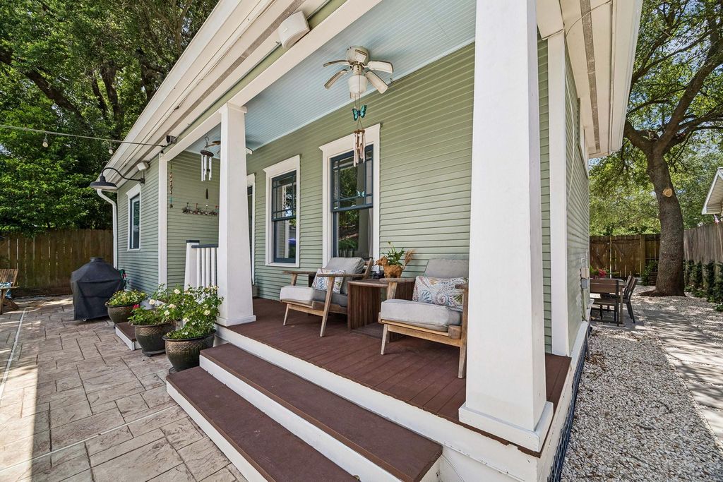 Image 26 of property listing at 1510 Columbia Street, Houston, TX 77008
