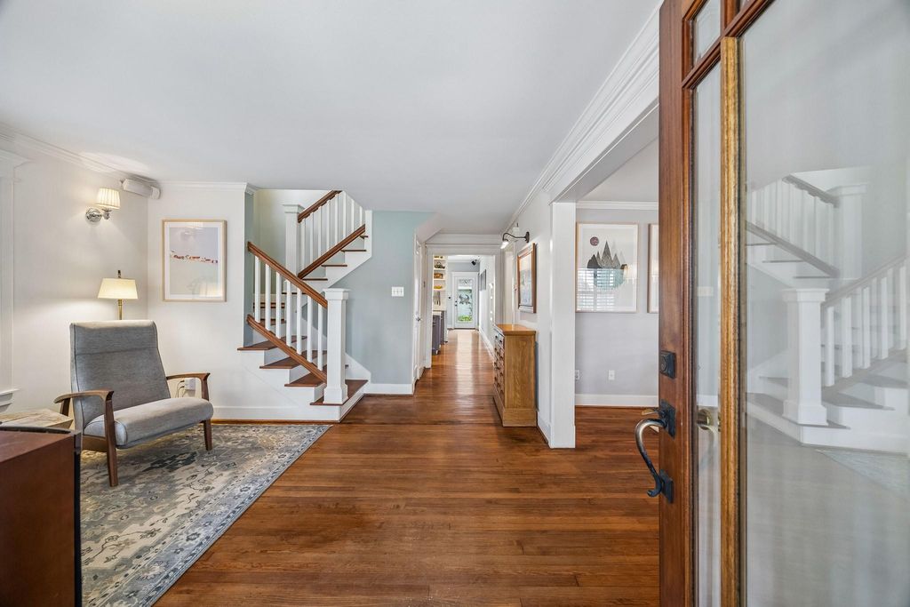 Image 3 of property listing at 1510 Columbia Street, Houston, TX 77008