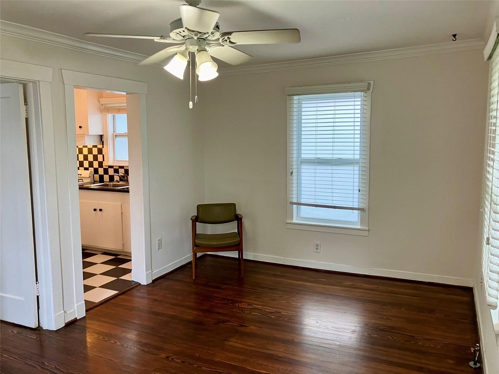 Image 34 of property listing at 1510 Columbia Street, Houston, TX 77008