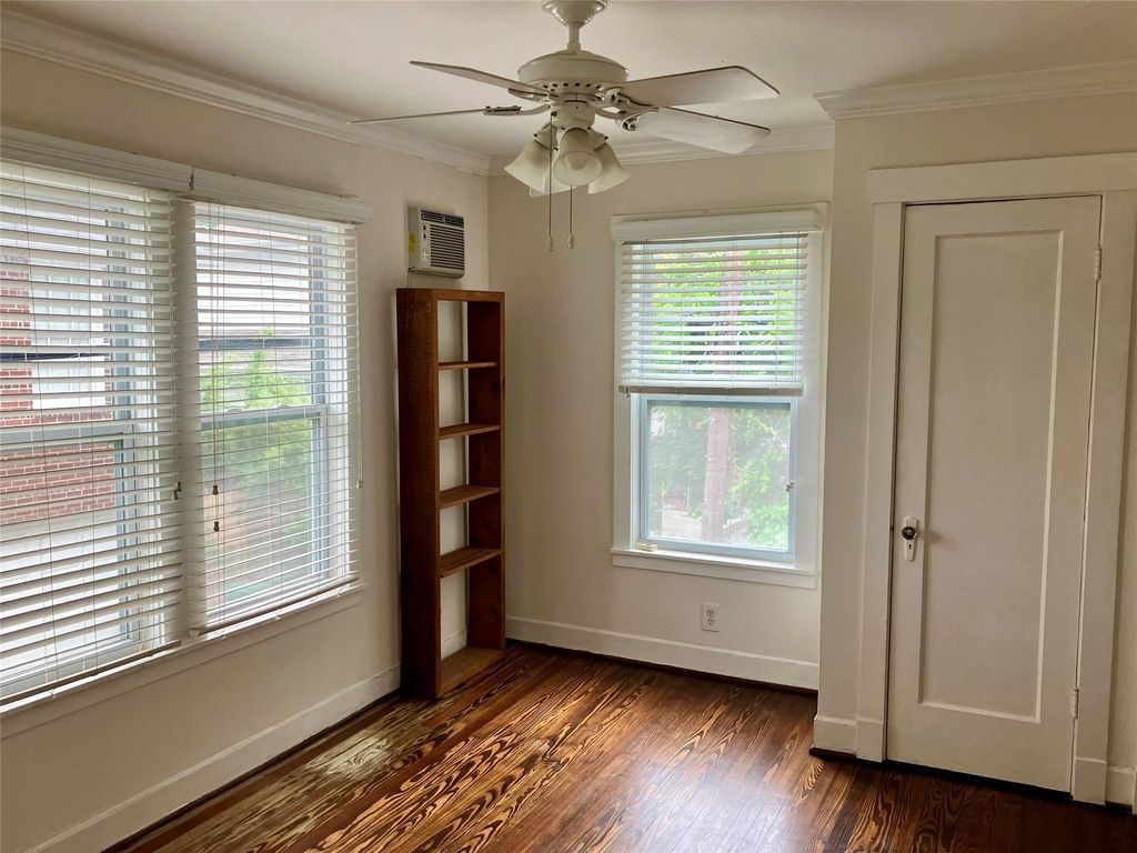 Image 36 of property listing at 1510 Columbia Street, Houston, TX 77008