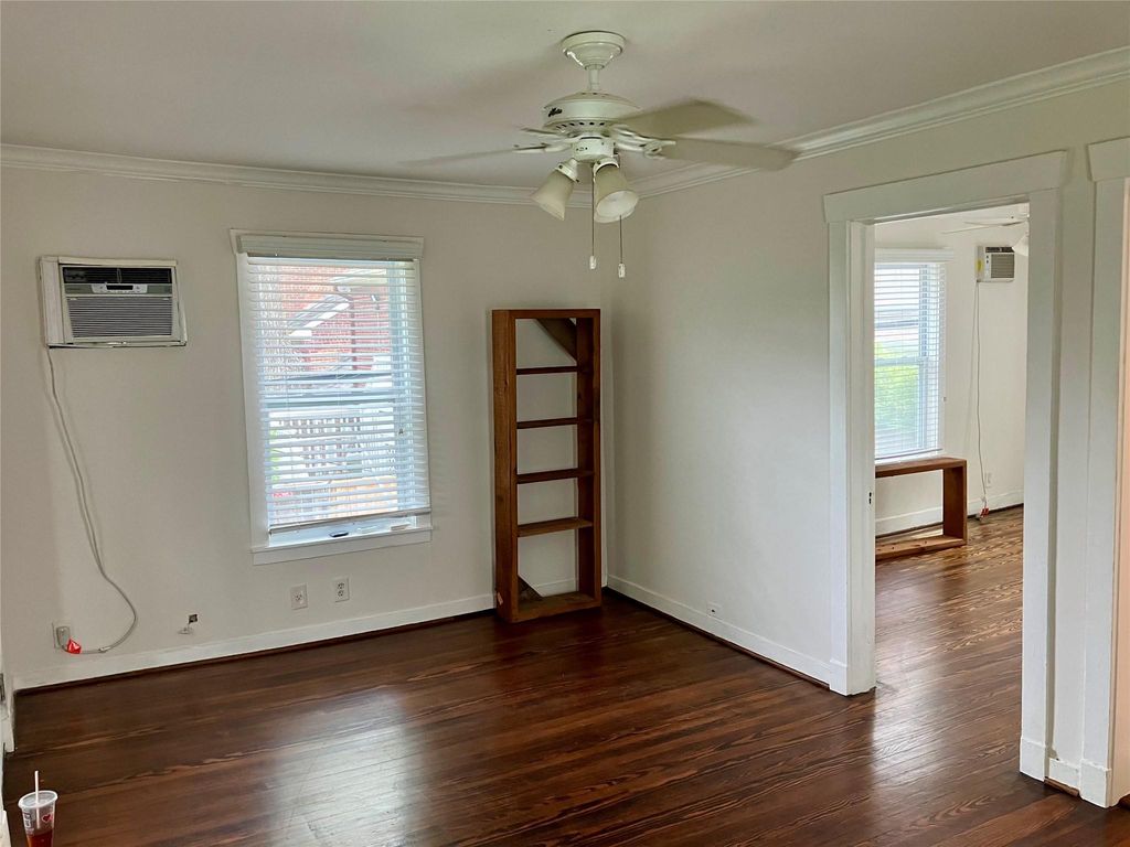 Image 37 of property listing at 1510 Columbia Street, Houston, TX 77008