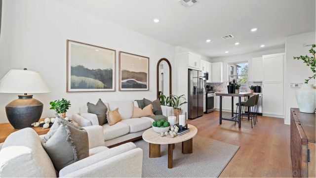 322 Honeysuckle, Oceanside, CA 92057