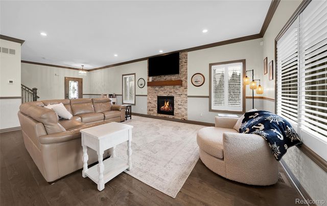 39611 Lakeshore Drive, Harrison Charter Township, MI 48045