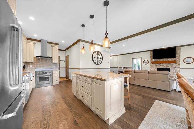 39611 Lakeshore Drive, Harrison Charter Township, MI 48045
