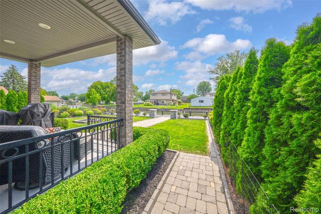39611 Lakeshore Drive, Harrison Charter Township, MI 48045