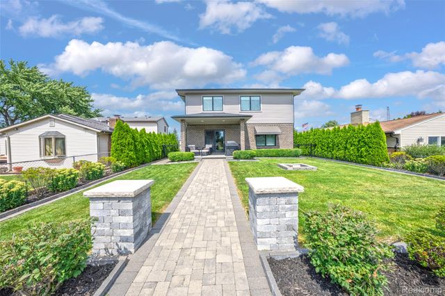 39611 Lakeshore Drive, Harrison Charter Township, MI 48045