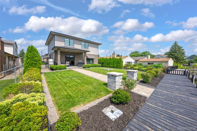 39611 Lakeshore Drive, Harrison Charter Township, MI 48045