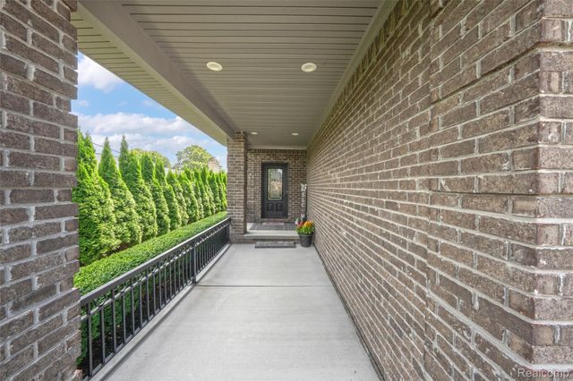 39611 Lakeshore Drive, Harrison Charter Township, MI 48045