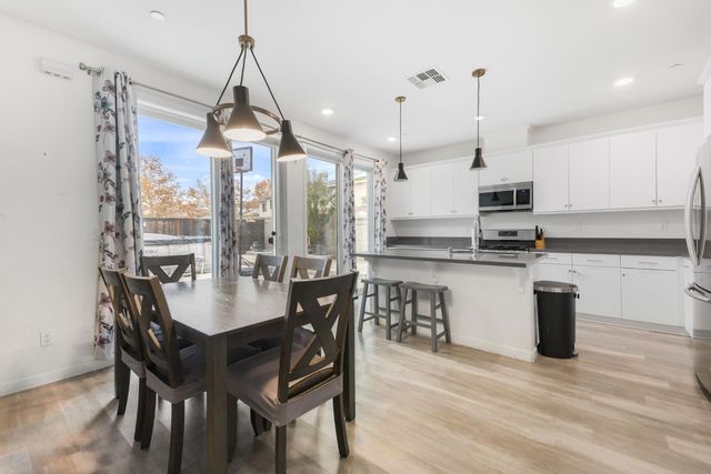 18 Seasmoke Pl, Elk Grove, CA 95758