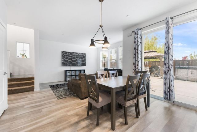 18 Seasmoke Pl, Elk Grove, CA 95758