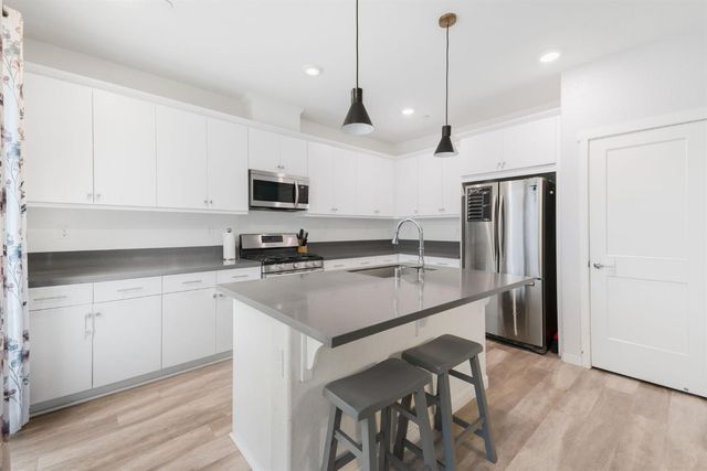 18 Seasmoke Pl, Elk Grove, CA 95758