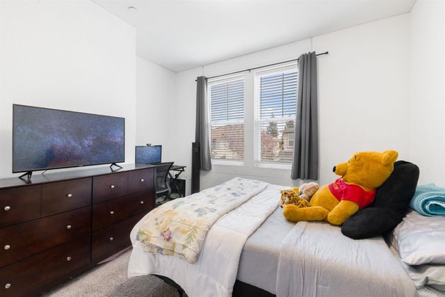 18 Seasmoke Pl, Elk Grove, CA 95758