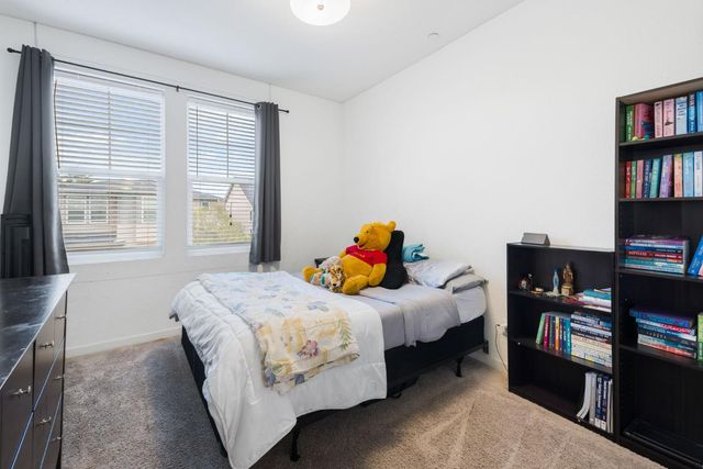 18 Seasmoke Pl, Elk Grove, CA 95758