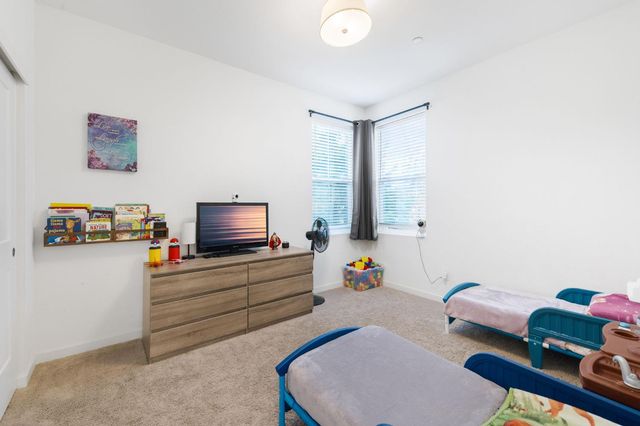 18 Seasmoke Pl, Elk Grove, CA 95758