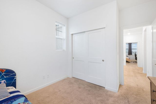 18 Seasmoke Pl, Elk Grove, CA 95758