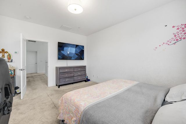 18 Seasmoke Pl, Elk Grove, CA 95758