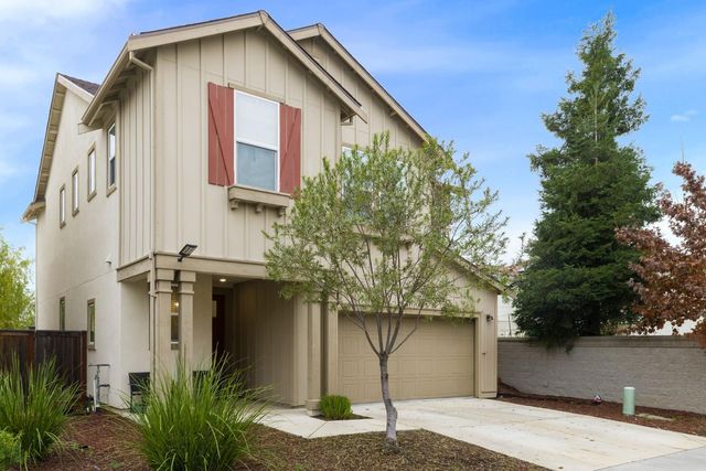 18 Seasmoke Pl, Elk Grove, CA 95758