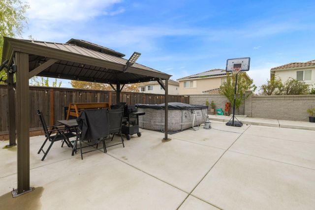 18 Seasmoke Pl, Elk Grove, CA 95758
