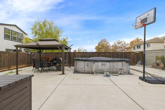 18 Seasmoke Pl, Elk Grove, CA 95758