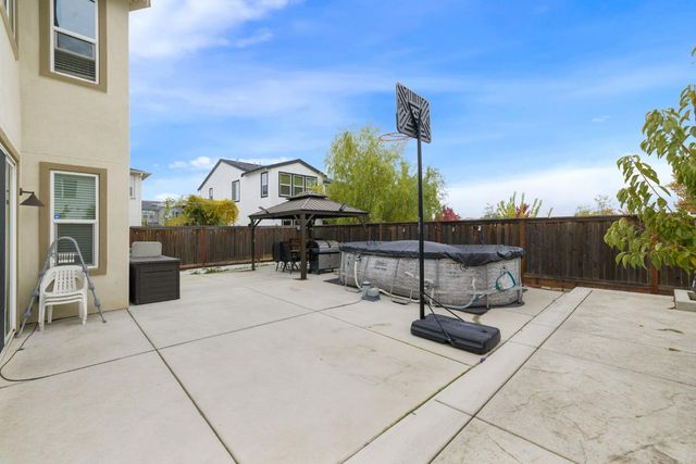 18 Seasmoke Pl, Elk Grove, CA 95758