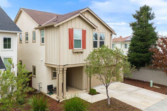 18 Seasmoke Pl, Elk Grove, CA 95758