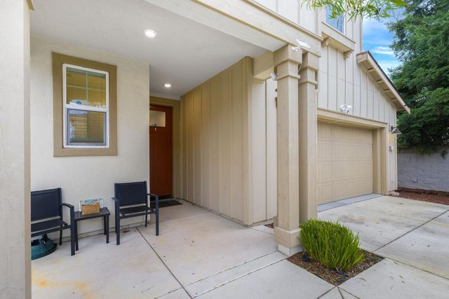 18 Seasmoke Pl, Elk Grove, CA 95758