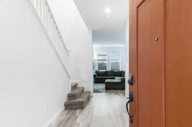 18 Seasmoke Pl, Elk Grove, CA 95758