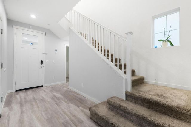 18 Seasmoke Pl, Elk Grove, CA 95758